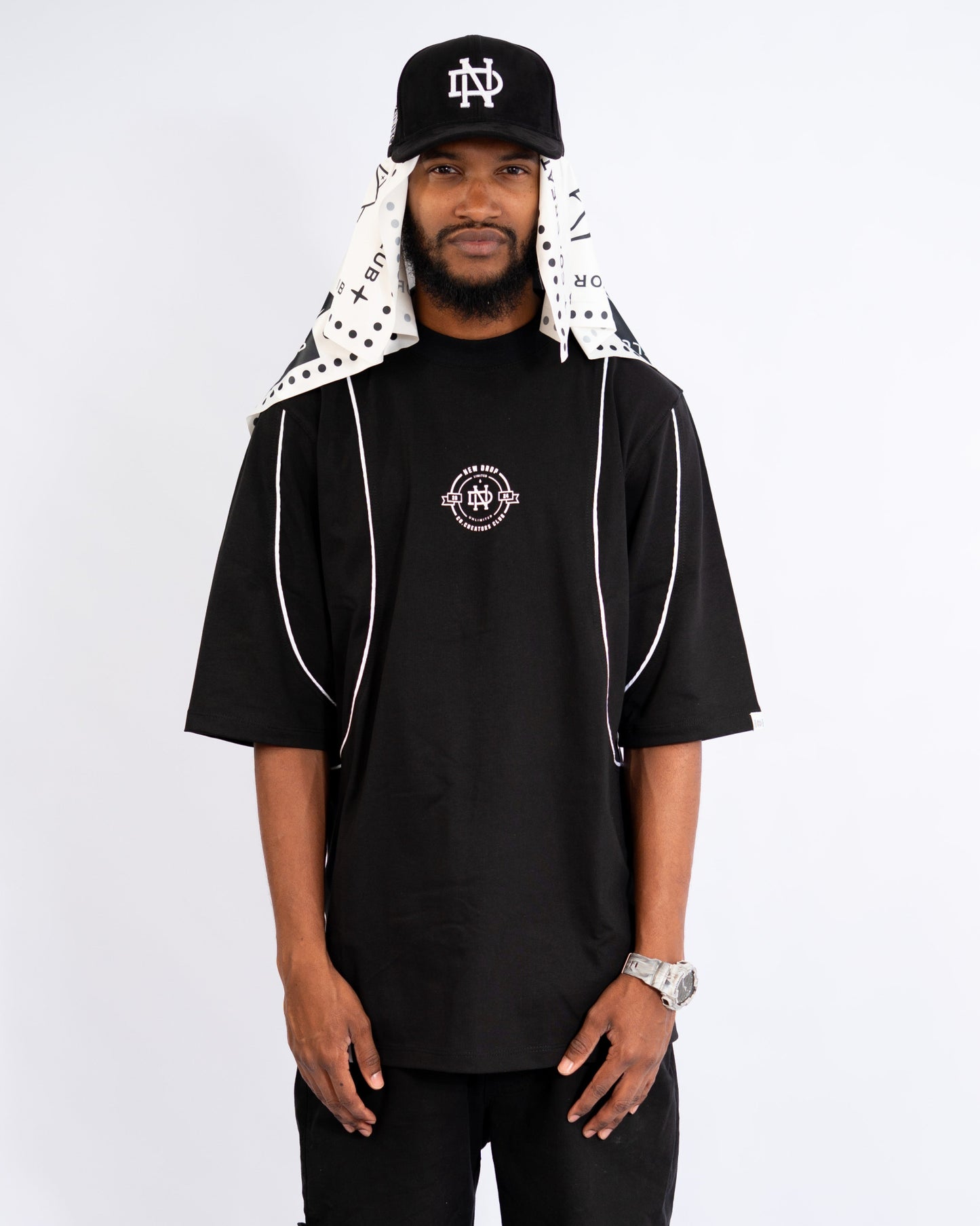 T SHIRT BLACK MULTICUTS