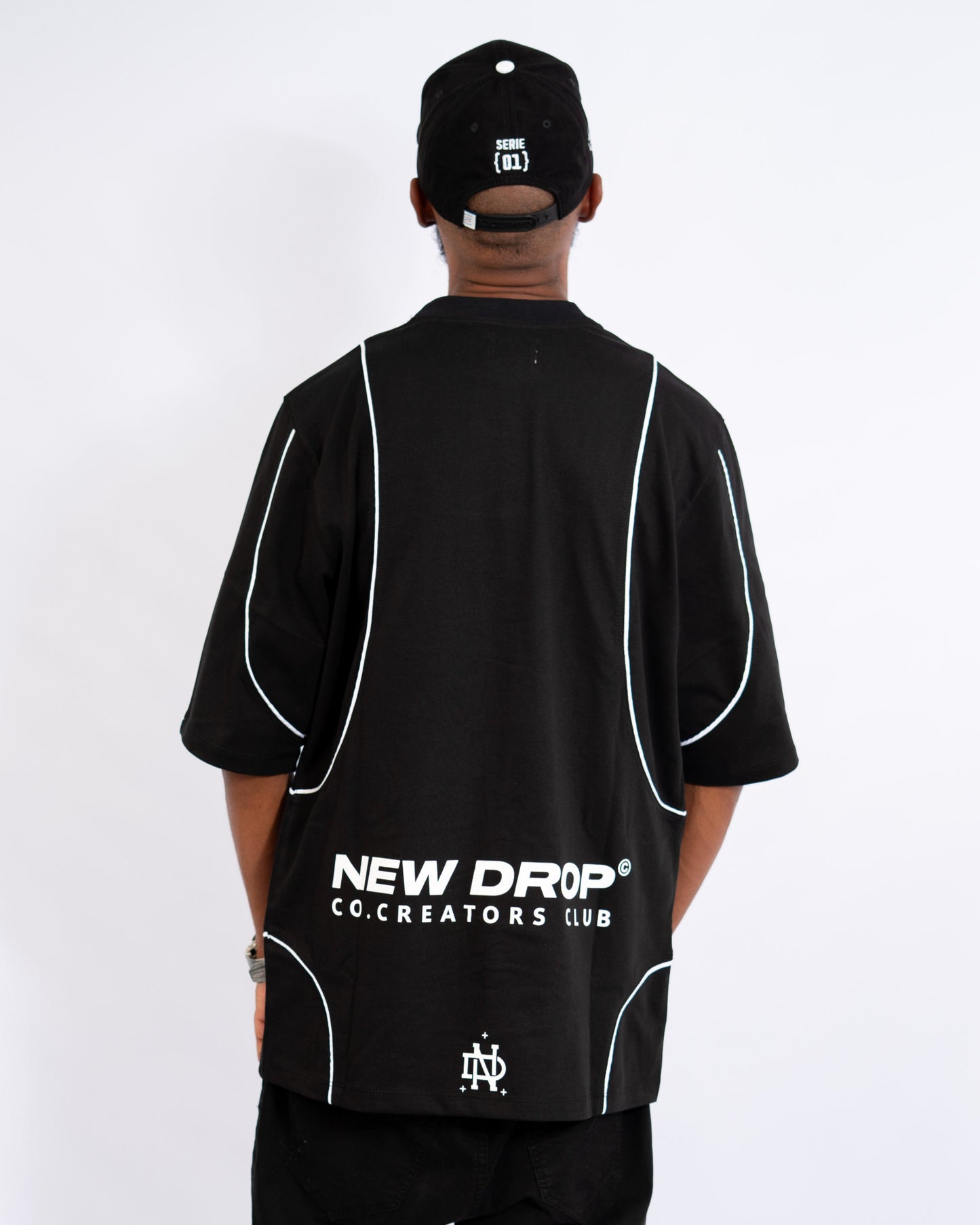 T SHIRT BLACK MULTICUTS