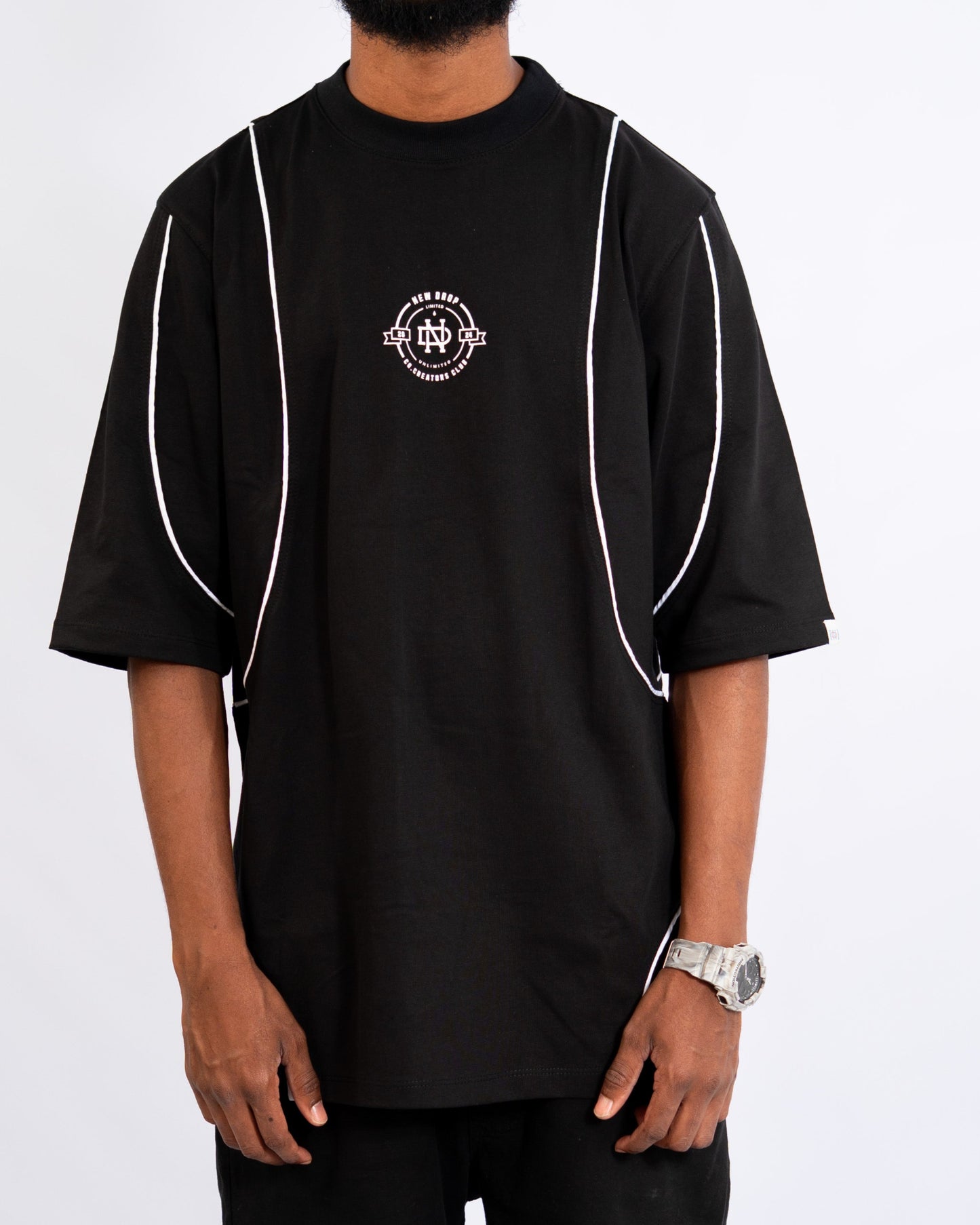 T SHIRT BLACK MULTICUTS