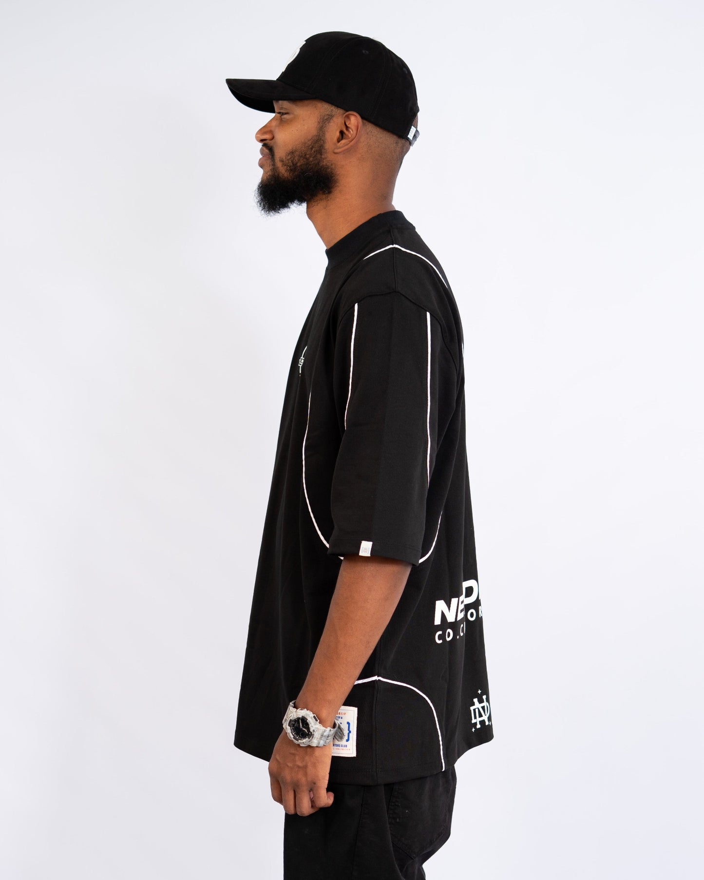 T SHIRT BLACK MULTICUTS