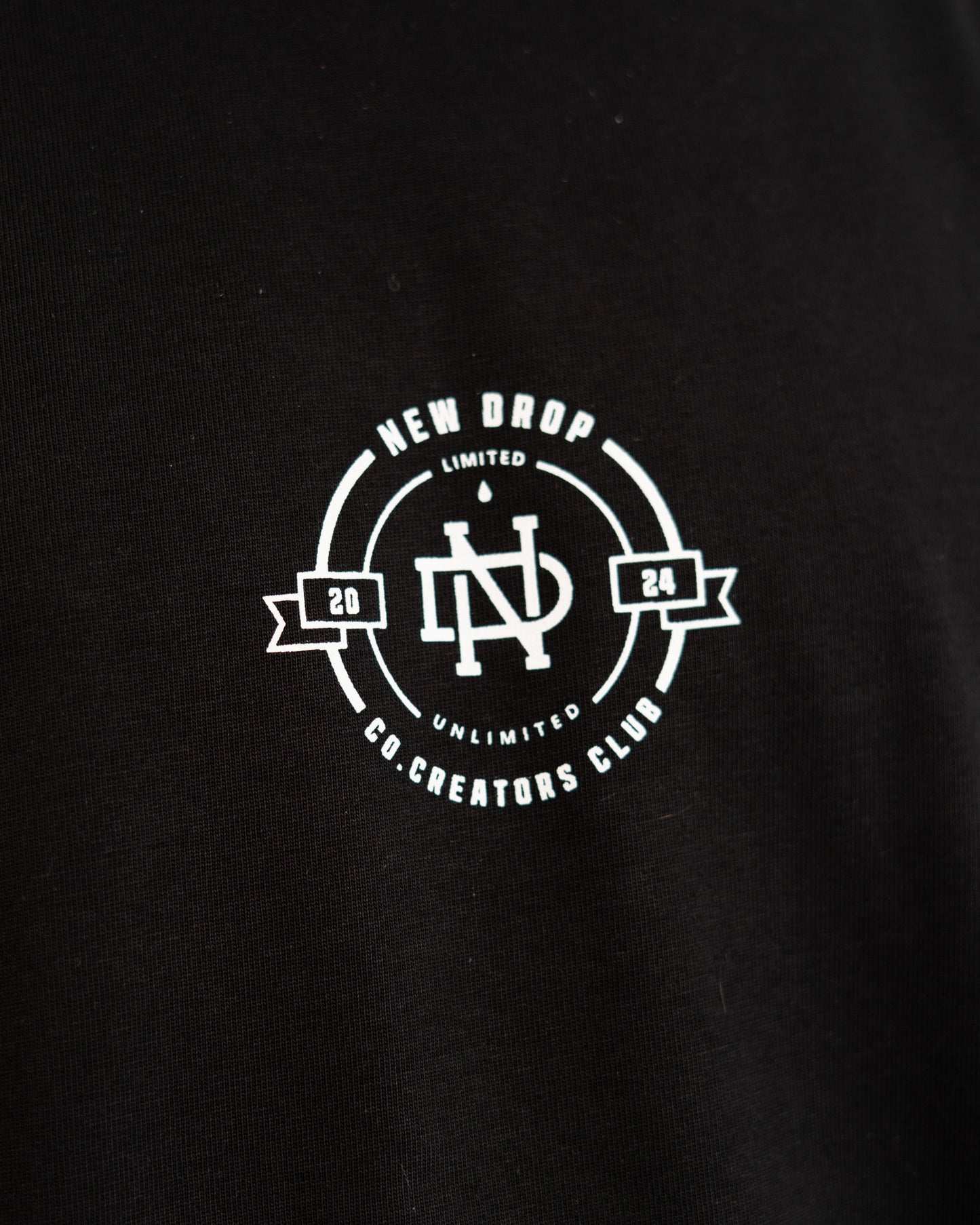 T SHIRT BLACK MULTICUTS