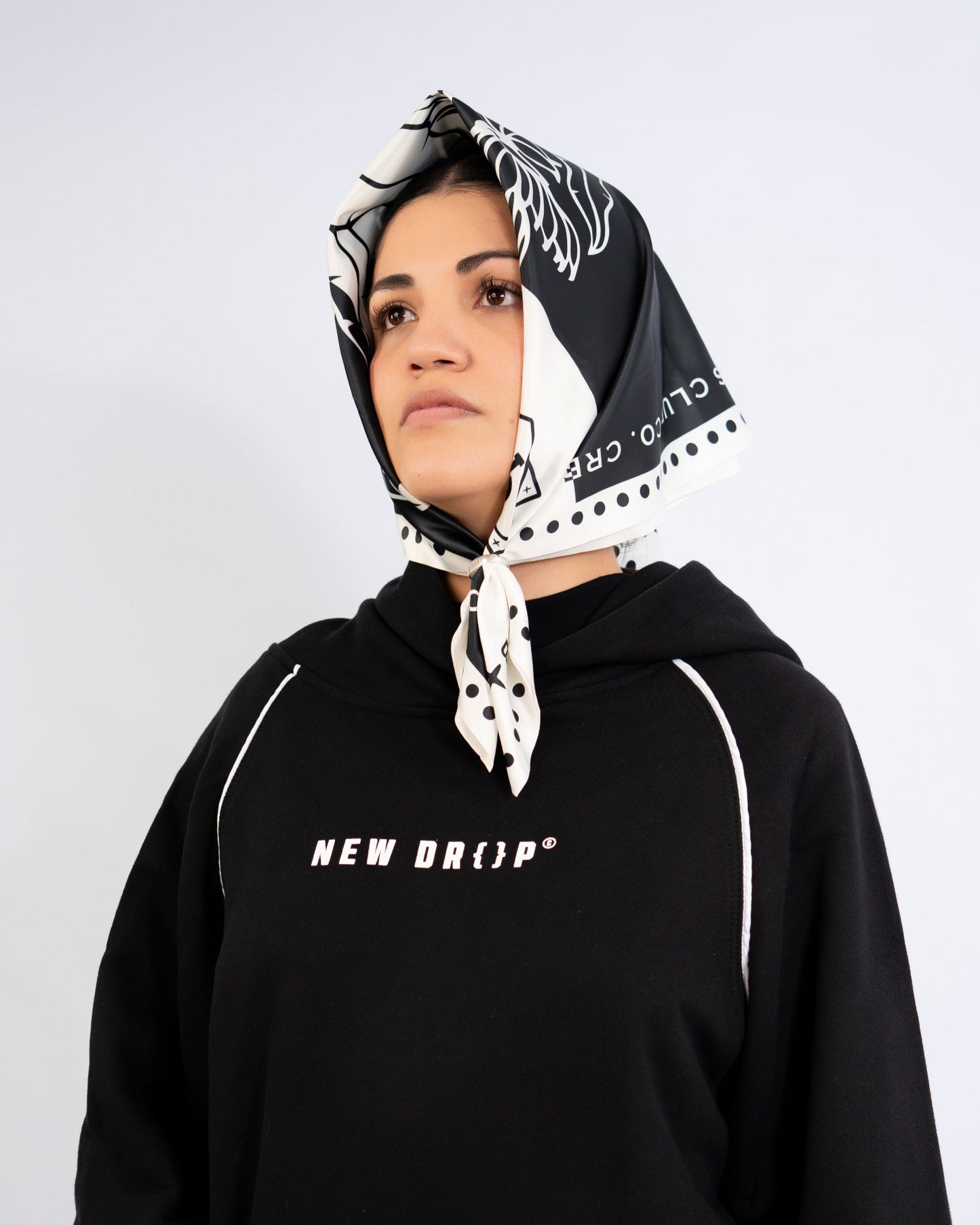 KERCHIEF BLACK AND WHITE