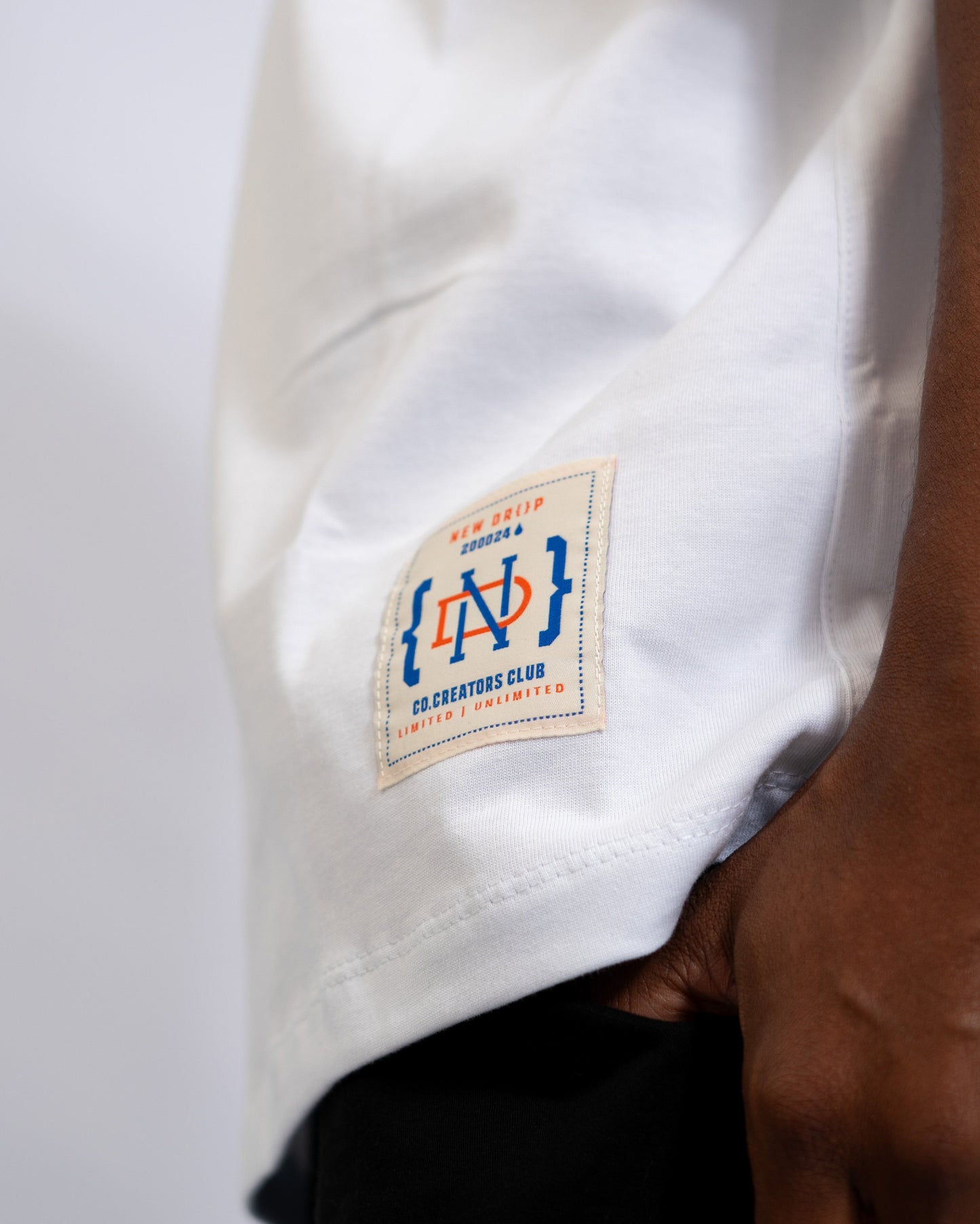 T SHIRT WHITE BASIC AND T SHIRT BLACK BASIC