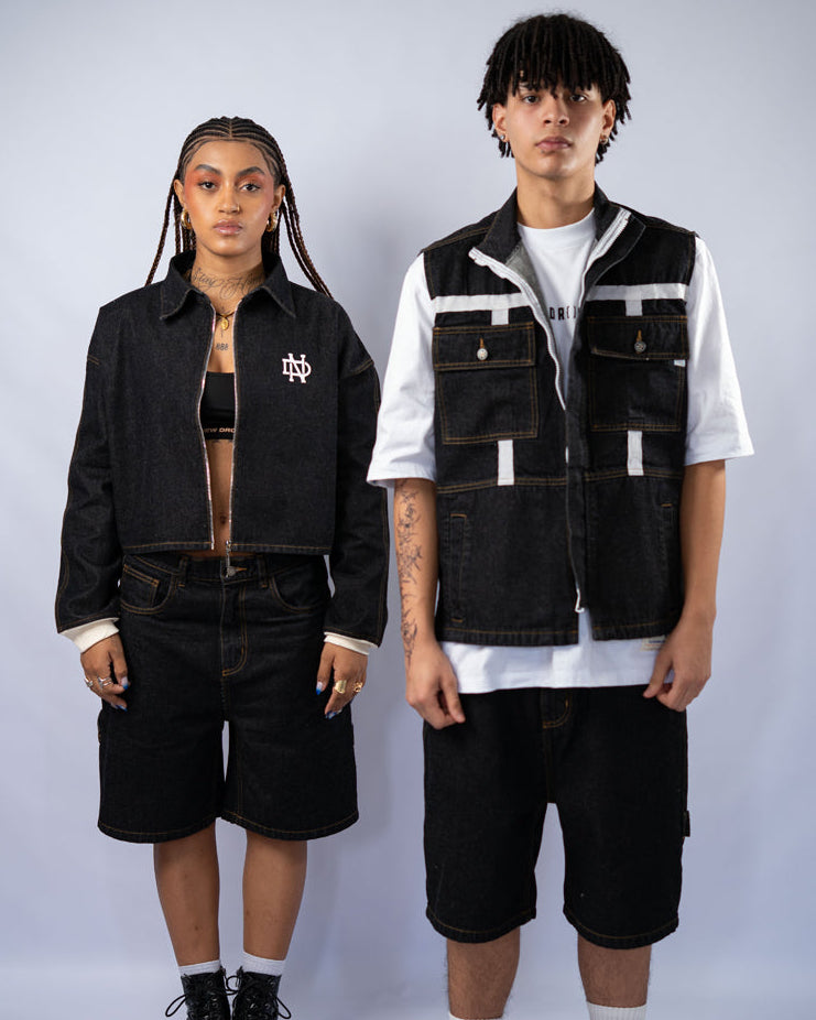 WIDE SHORT WASHED BLACK BOX LOGO