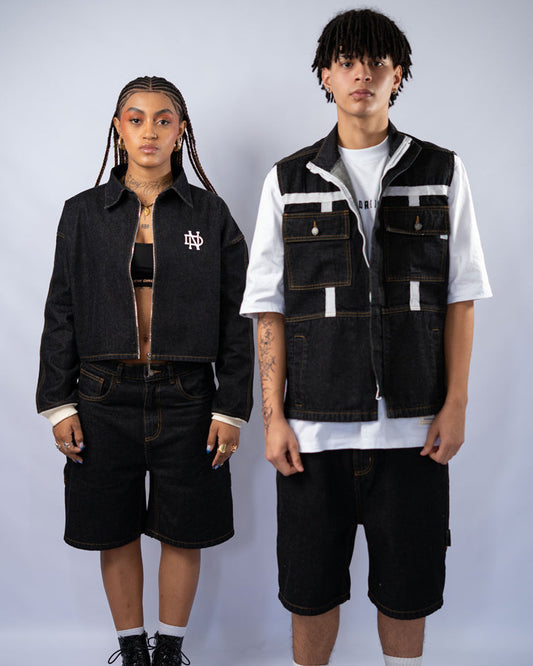 WIDE SHORT WASHED BLACK BOX LOGO