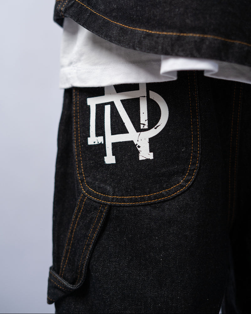 WIDE SHORT WASHED BLACK BOX LOGO