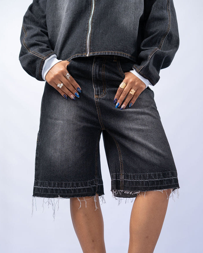 WIDE SHORT WASHED BLACK BOX LOGO