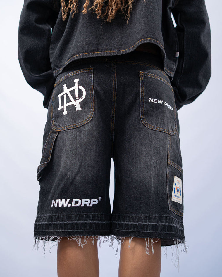 WIDE SHORT WASHED BLACK BOX LOGO