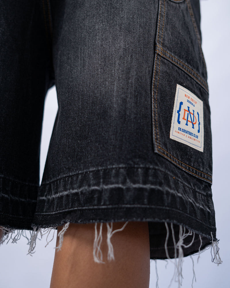 WIDE SHORT WASHED BLACK BOX LOGO