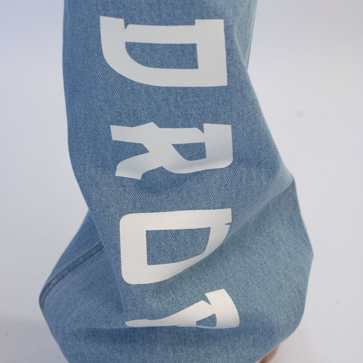 MENS WIDE JEANS WASHED BLUE BOX LOGO